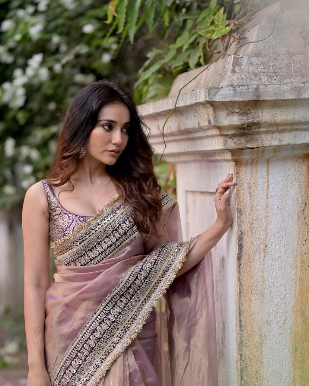 Women’s Luxurious Mauve & Purple Art Silk Saree with Intricate Golden Zari & Broad Embroidered Border – Complete with Brocade Blouse for Festive & Wedding Wear